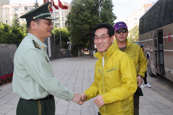 韩国忠清北道代表团参观访问云南消防部队